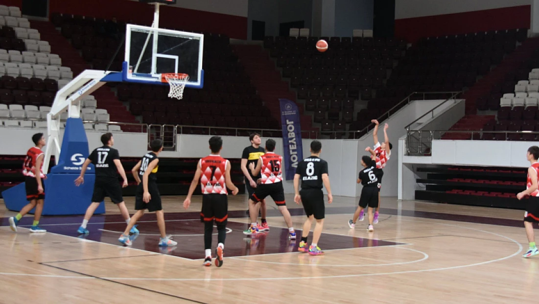 U18 Erkekler Basketbol Şampiyonu Gençlik Merkezi Spor Kulübü