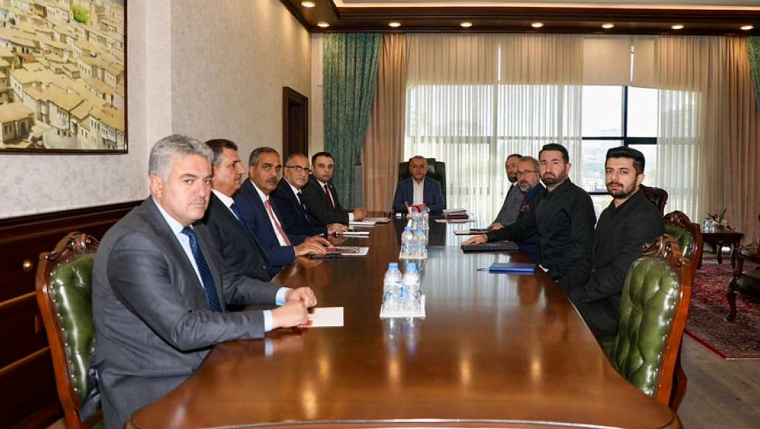Vali Hatipoğlu Başkanlığında Maden’deki konut teslim süreçleri konuşuldu