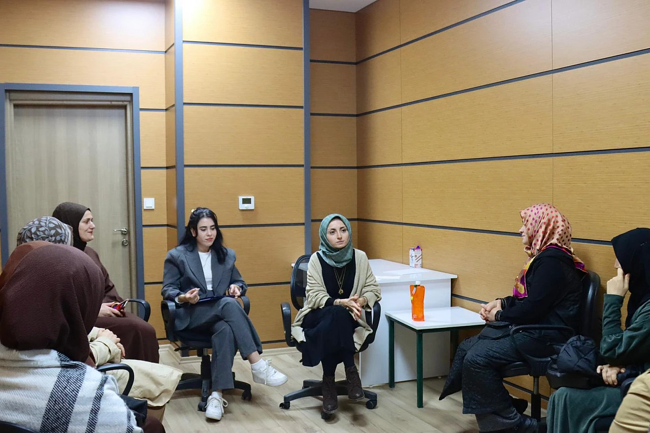 Elazığ Belediyesi'nin düzenlediği 'Pozitif Nesil Gurup Terapileri' başladı