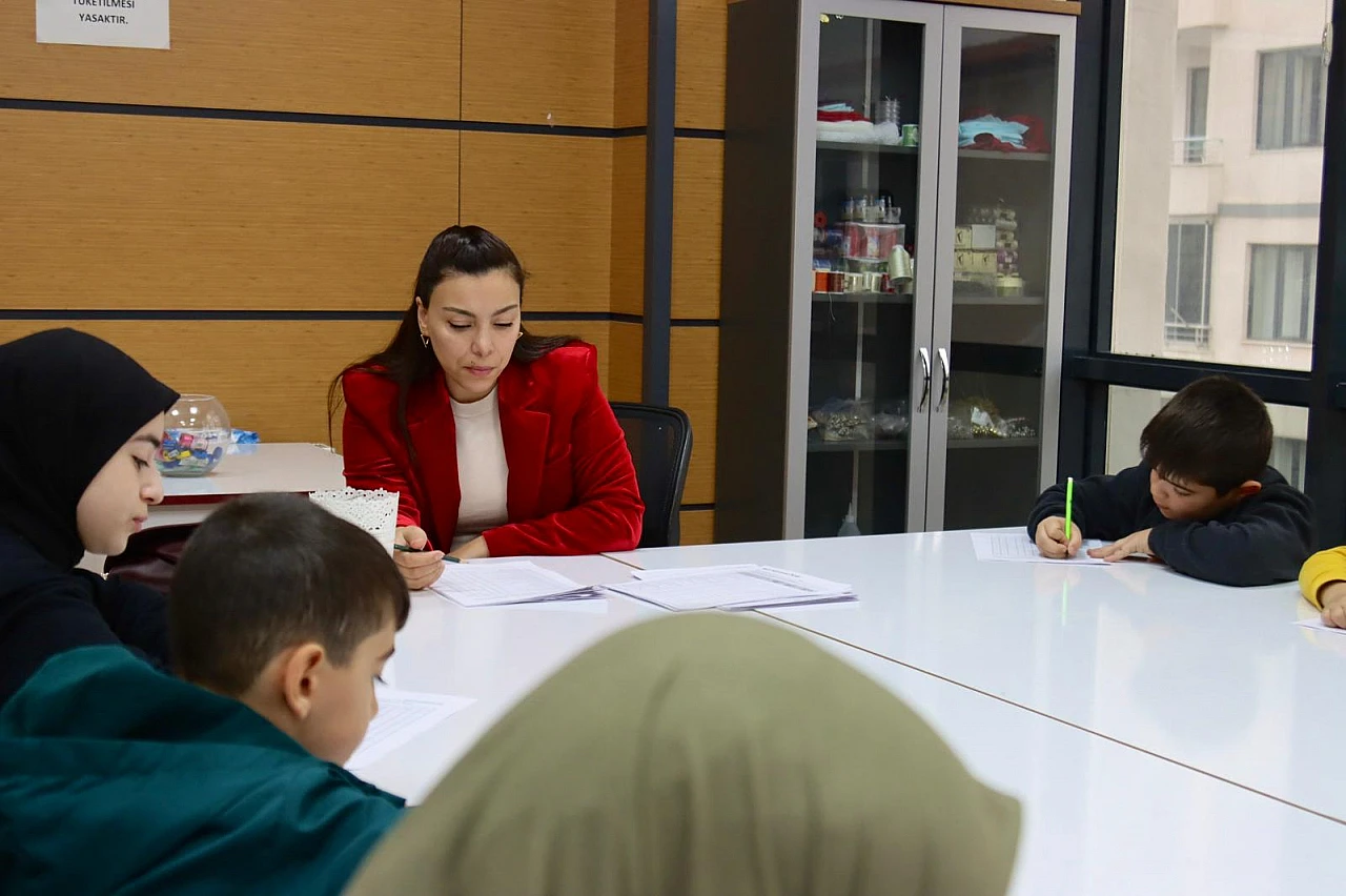 Elazığ Belediyesi'nin düzenlediği 'Pozitif Nesil Gurup Terapileri' başladı