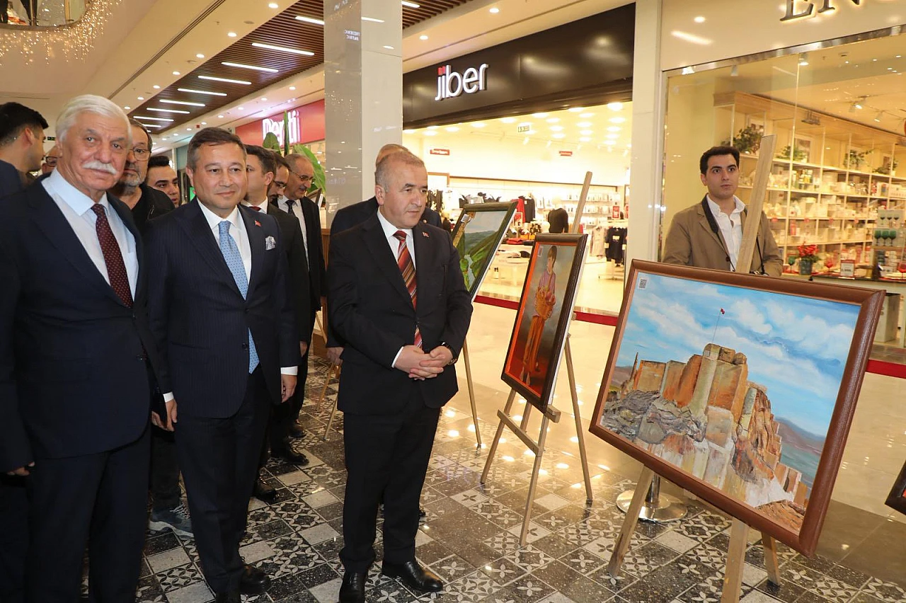 Hükümlü ve tutukluların yaptığı resimler sergilendi