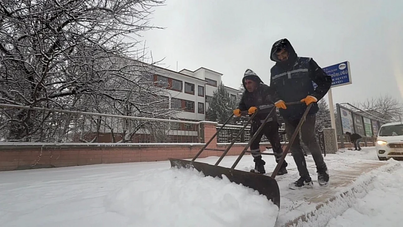 Elazığ Belediyesi Gazi Caddesi'nde kar küreme çalışmaları yapacak