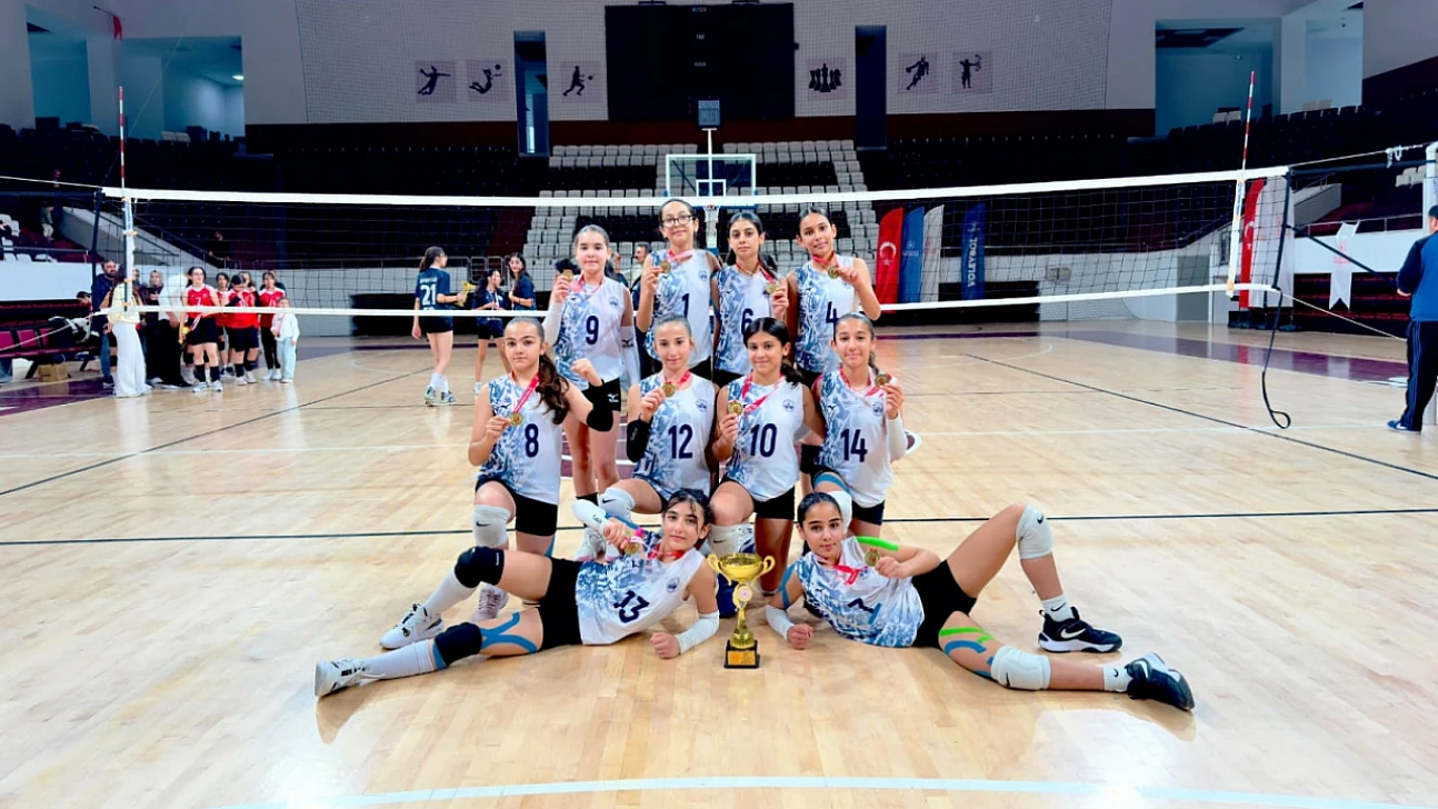 Elazığ Belediyespor, her kulvarda başarıya koşuyor