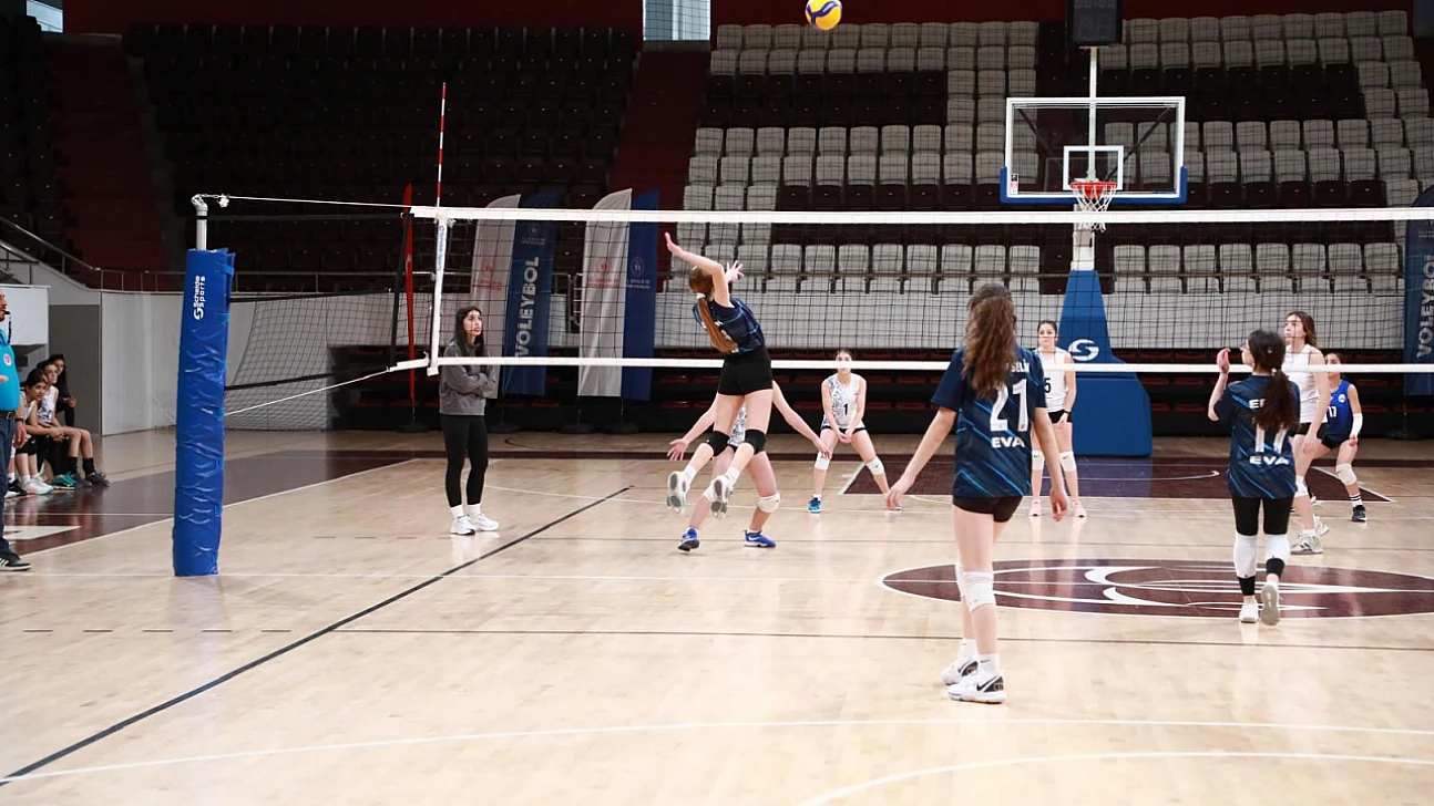 Elazığ'da küçük kadınlar voleybol il birinciliği tamamlandı