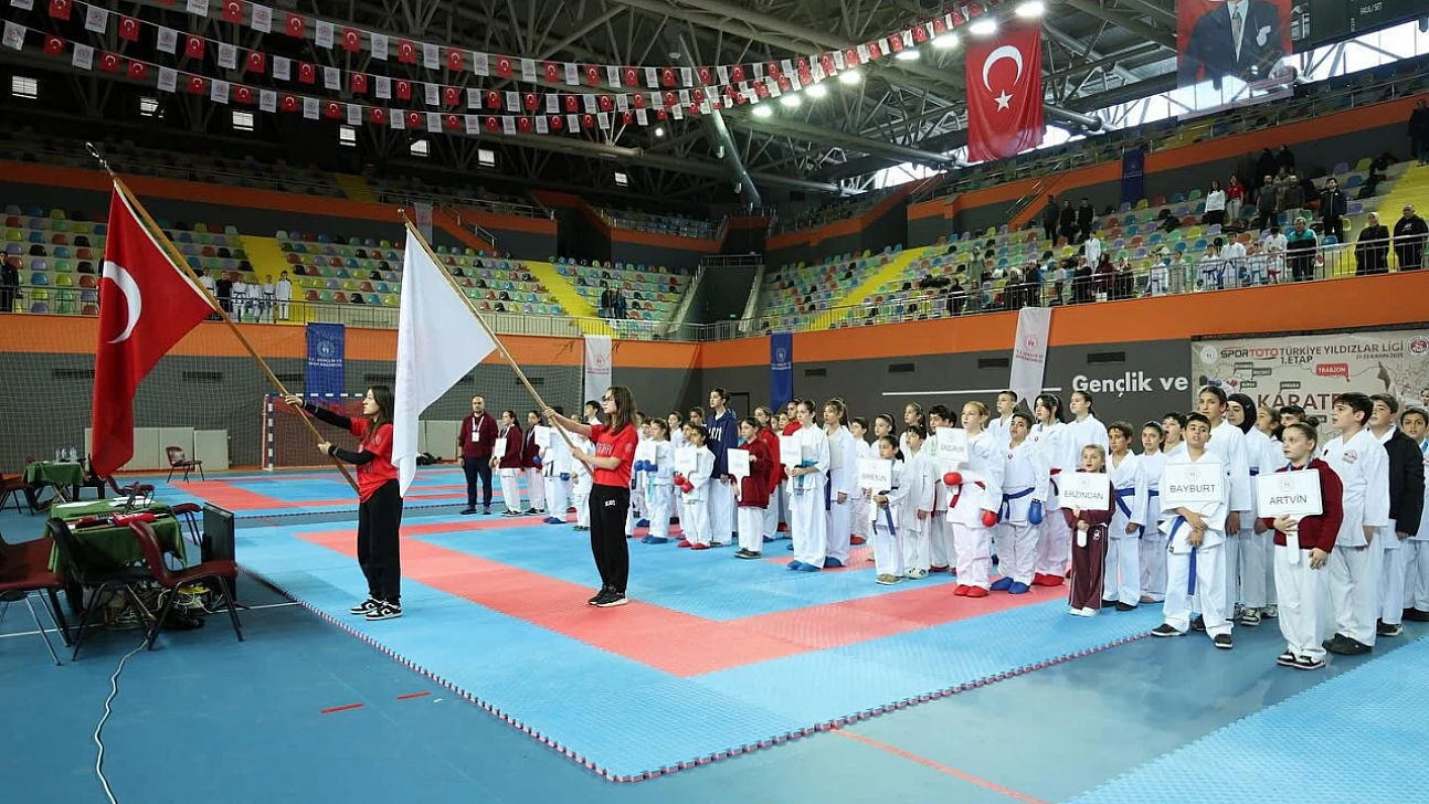Elazığlılardan Diyarbakır'da karate rüzgârı