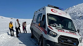 Hasta çocuk greyderle ambulansa ulaştırıldı
