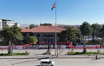 Başkan Şerifoğulları, Tarihi Öğretmenevinde çalışmaları inceledi