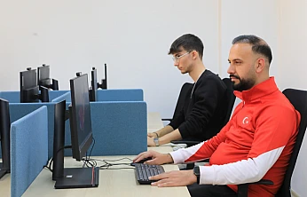 Elazığ Belediyesi Dijital Gençlik Merkezi'nde eğitimler sürüyor