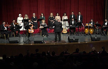 Elazığ'da yeni yıl konseri müzikseverlerden tam not aldı