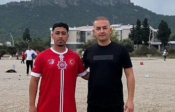 Elazığ'dan çıkan Gençlik ve Spor Kulübü sporcusu, Antalya'da zirveye çıktı
