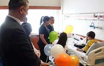 Fırat Üniversitesi Hastanesi'nden karne sevincine anlamlı destek