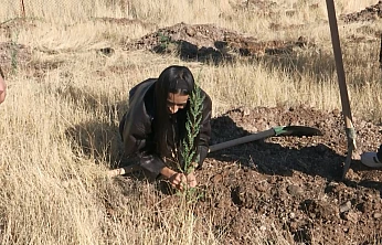 Fırat Üniversitesi öğrencilerinden fidan dikim etkinliği