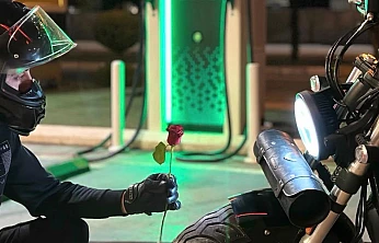 Genç müzisyenin motosiklet aşkı