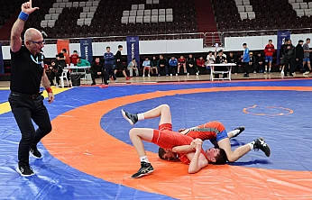 Güreşçiler Elazığ'da mindere çıkıyor