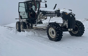 İl Özel İdaresi ekipleri kapalı köy yollarında çalışmalarını sürdürüyor