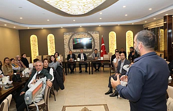 Öğretmen Akademisi programlarının konuğu sanatçı Aygün Çam oldu