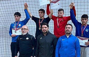 Okul Sporları B Gençler güreş grup müsabakaları tamamlandı