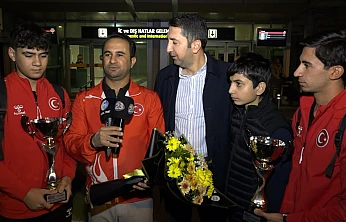 Şampiyonlar havalimanında karşılandı