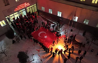 Şehit Fethi Sekin yurt öğrencilerinden bayrağa ve vatana sahip çıkış