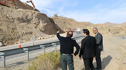 Keban'da yol genişletme çalışmaları sürüyor