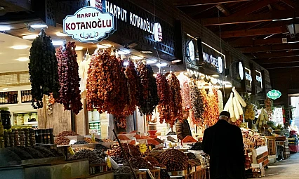 100 yıllık Kapalı Çarşı'da mahalli musiki