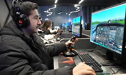 Elazığ Belediyesi E Spor Merkezi'nden uçuş simülasyonu