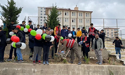 ÖNDER'den 'Türkiye Yeşeriyor, Gazze Güçleniyor' projesi kapsamında fidan dikimi