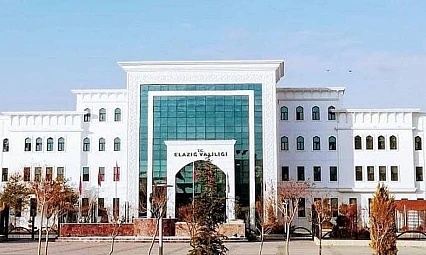 Vali Hatipoğlu, öğrencileri kırmadı