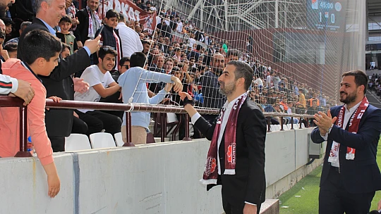 Tribünlerden Işıkver'e sevgi seli
