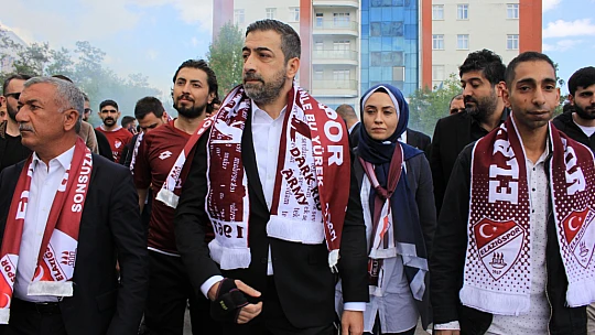 Tribünlerden Işıkver'e sevgi seli