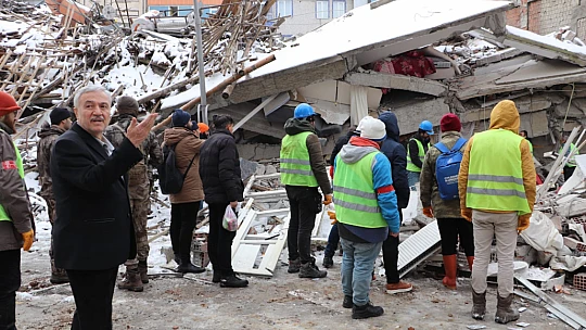 Demirbağ, Malatya'daki enkazlarda arama kurtarma çalışmalarını inceledi