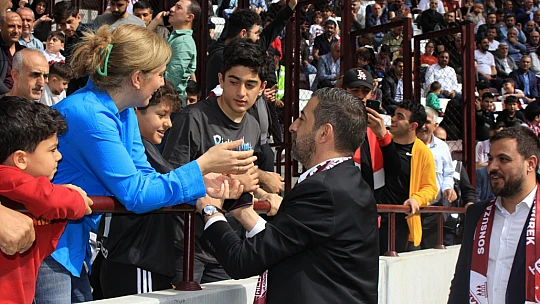 Tribünlerden Işıkver'e sevgi seli