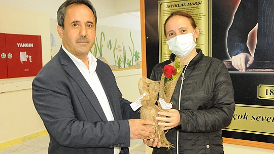 Başkan Yılmaz Öğretmenleri Unutmadı