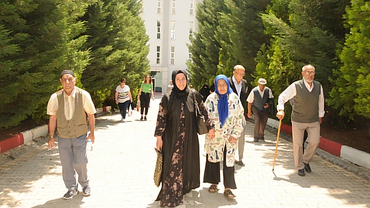 Başkan Yılmaz Huzurevi sakinlerini ağırladı