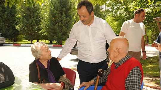 Başkan Yılmaz Huzurevi sakinlerini ağırladı