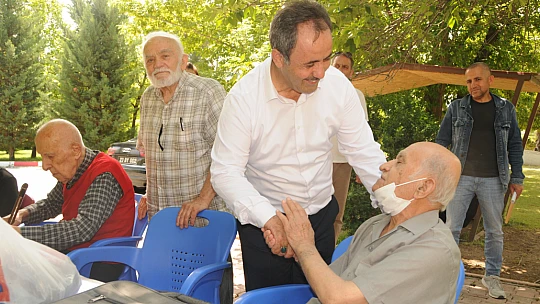 Başkan Yılmaz Huzurevi sakinlerini ağırladı