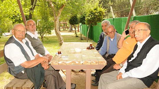 Başkan Yılmaz Huzurevi sakinlerini ağırladı