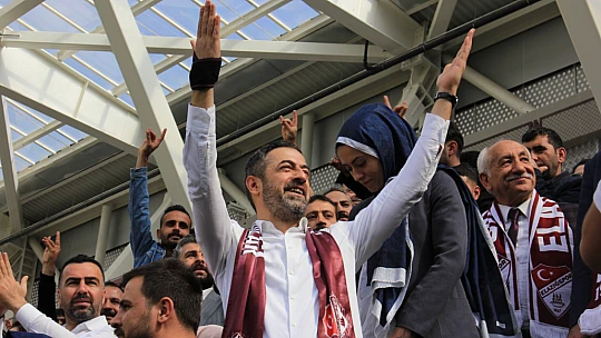 Tribünlerden Işıkver'e sevgi seli