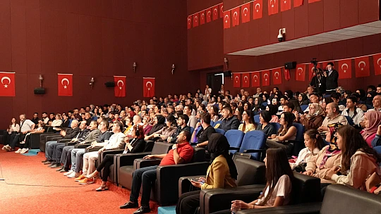 Elazığ Belediyesi'nden tiyatro gösterisi