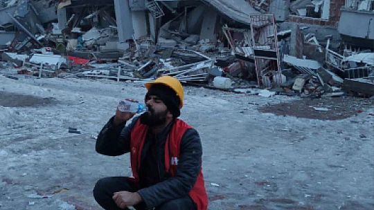 Elazığ İHH Arama ve Kurtarma Ekibi deprem bölgesindeydi