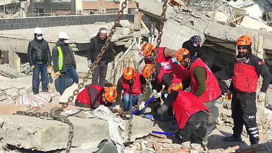 Elazığ İHH Arama ve Kurtarma Ekibi deprem bölgesindeydi
