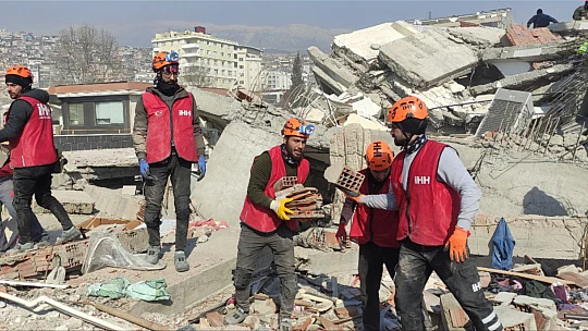 Elazığ İHH Arama ve Kurtarma Ekibi deprem bölgesindeydi