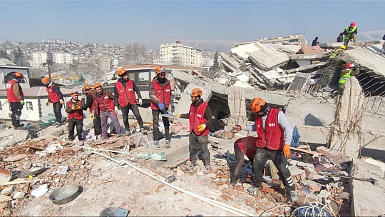 Elazığ İHH Arama ve Kurtarma Ekibi deprem bölgesindeydi