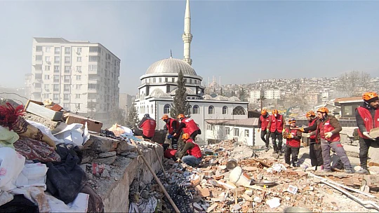 Elazığ İHH Arama ve Kurtarma Ekibi deprem bölgesindeydi