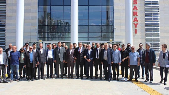 Sivrice Belediye Başkanı Ebubekir Irmak mazbatasını aldı