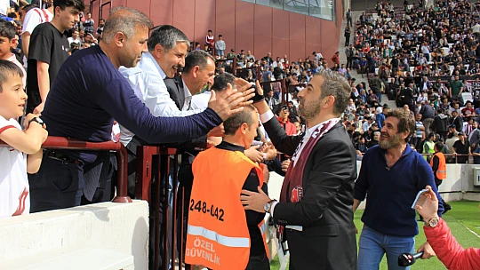 Tribünlerden Işıkver'e sevgi seli