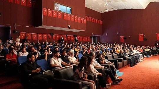 Elazığ Belediyesi'nden tiyatro gösterisi
