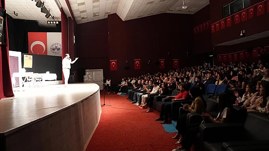 Elazığ Belediyesi'nden tiyatro gösterisi