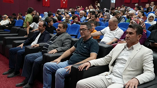 Elazığ Belediyesi'nden tiyatro gösterisi