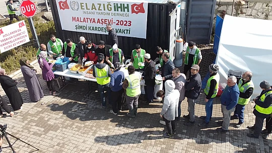İHH'dan depremzedelere sıcak yemek ve sosyal yardımlar